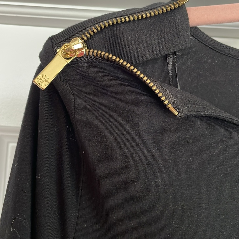 Michael Kors Black Top Must Have 💕 - Picture 4 of 8